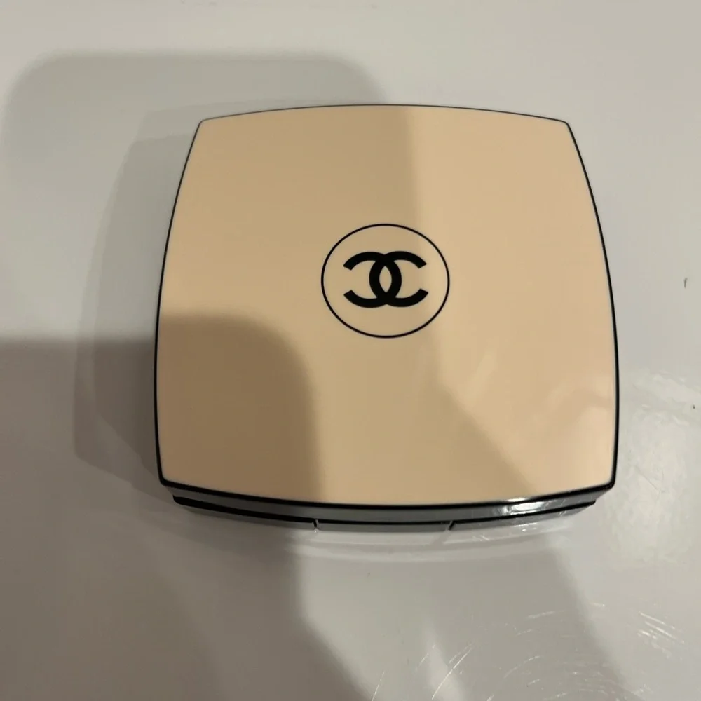 Chanel HEALTHY WINTER GLOW BLUSH with Snowflake Design ROSE‎ POLAIRE COLOR - Picture 2 of 3